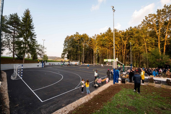 FOTO: Na Muljavi odprli prenovljeno športno igrišče