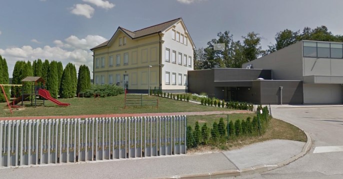 Šola in telovadnica v Dolenji Nemški vasi (Google Maps)