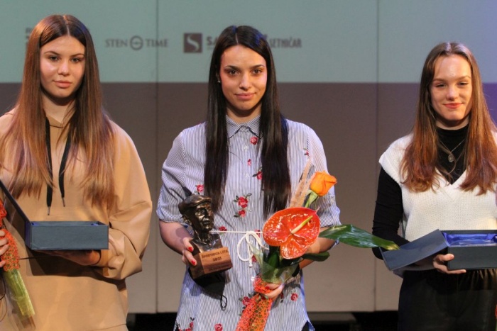 Najboljše športnice leta: (z leve proti desni) košarkarica Živa Windisch Mišjak, rokometašica Petra Kramar in atletinja Eva Murn.