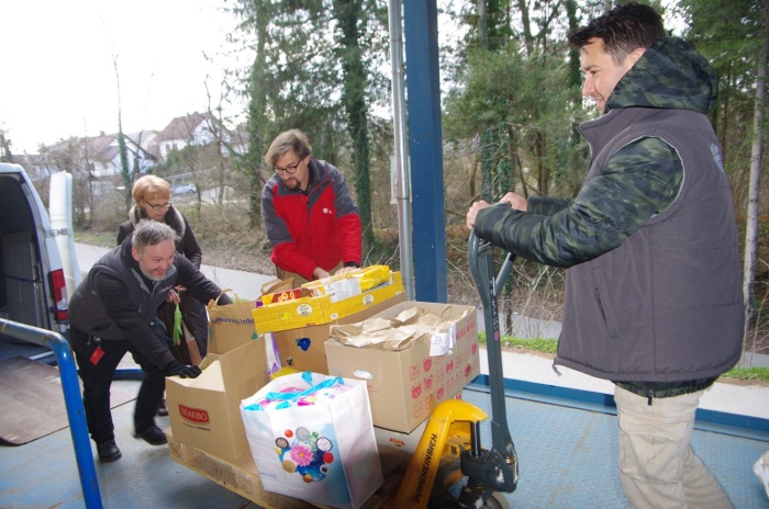 FOTO: V Drgančevje v Novem mestu lahko pomoč za begunce iz Ukrajine prinesete vsak torek in četrtek