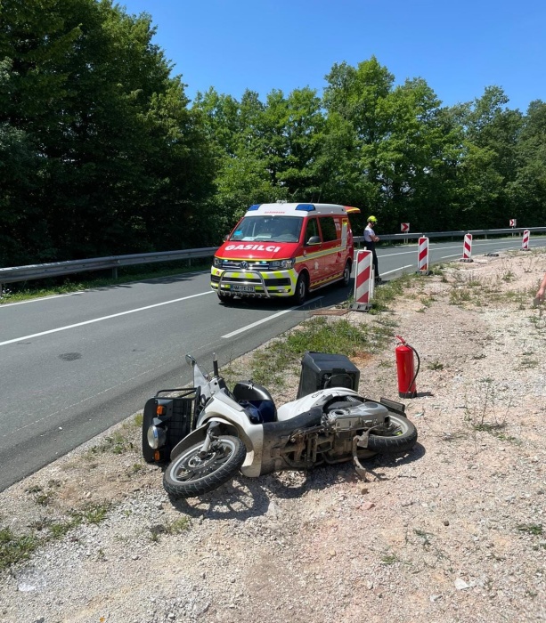 Včerajšnja nesreča motorista pri Žužemberku (Foto: PGD Žužemberk)
