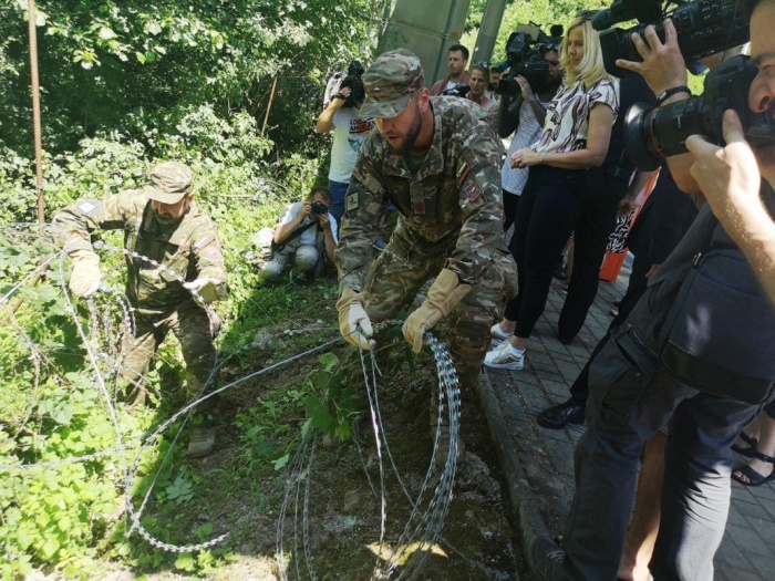 Slovenska vojska naj bi  v treh mesecih odstranila vso bodečo žico.