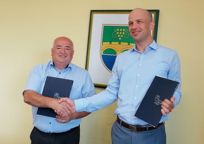 Stisk rok po podpisu gradbene pogodbe: Jože Kapler in Martin Gosenca