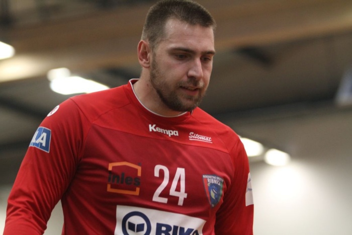 Sando Meštrić je včeraj s svojimi izjemnimi obrambami v obup spravljal domače rokometaše.