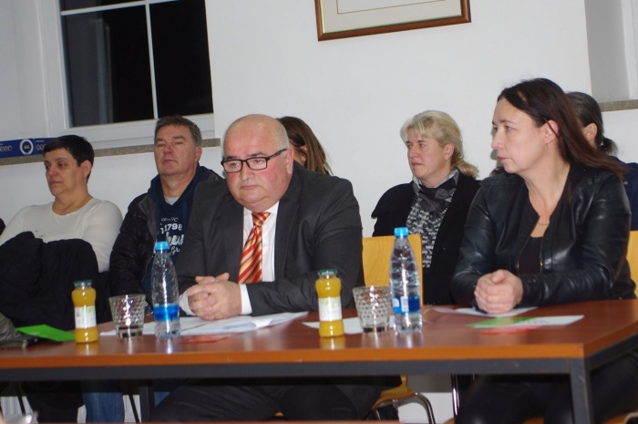 Martina Kralj (na desni) je nova predsednica mandatne volilne komisije Občine Škocjan.