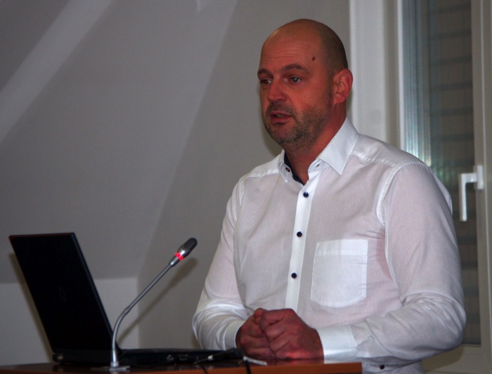 Robert Žvižaj iz skupine Senecura je Šentjernejčanom povedal bolj slabo novico glede gradnje novega DSO.