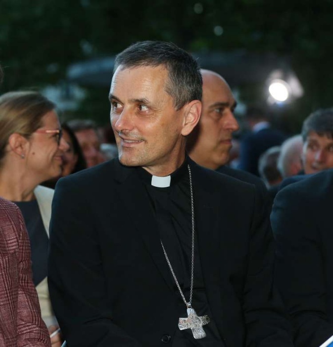 Škofa Andreja Sajeta (na sliki) so se lotili lani spomladi, po tem, ko je postal predsednik Slovenske škofovske konference, najvišje ustanove domače Katoliške cerkve. (Foto: Primož Lavre)