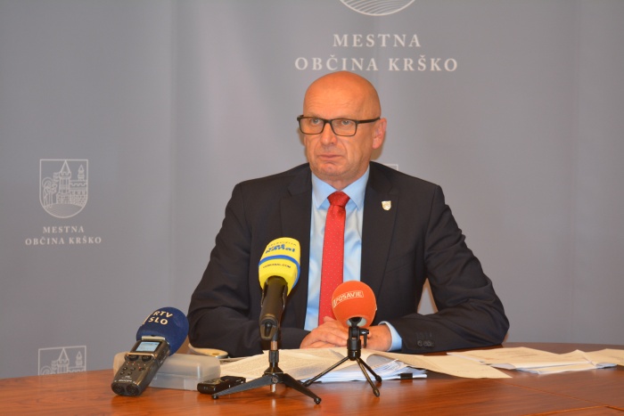 Župan Janez Kerin odgovarja na očitke (Foto: MO Krško)