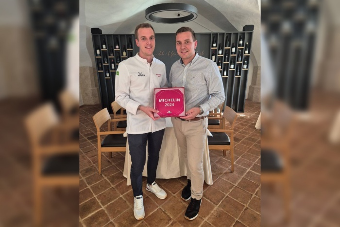 Na fotografiji sta zaslužna za uspeh vodja restavracije Damjan Wallner (desno) in vodja kuhinje Matjaž Hribar.