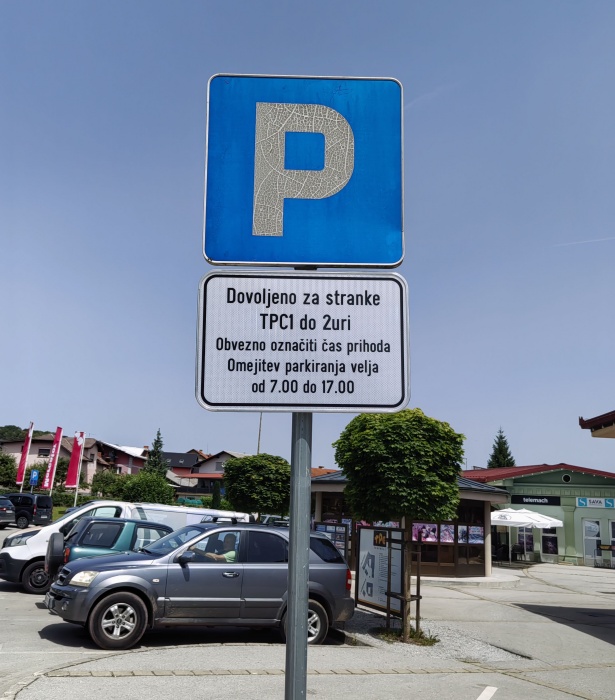 Parkirišče TPC pri Mercatorju (Foto: Občina Črnomelj)