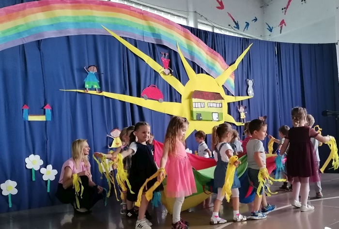 Otroci Vrtca Radovednež so ob jubileju pokazali, kaj znajo in zmorejo: s plesom, pesmijo in sploh prisrčnimi nastopi.