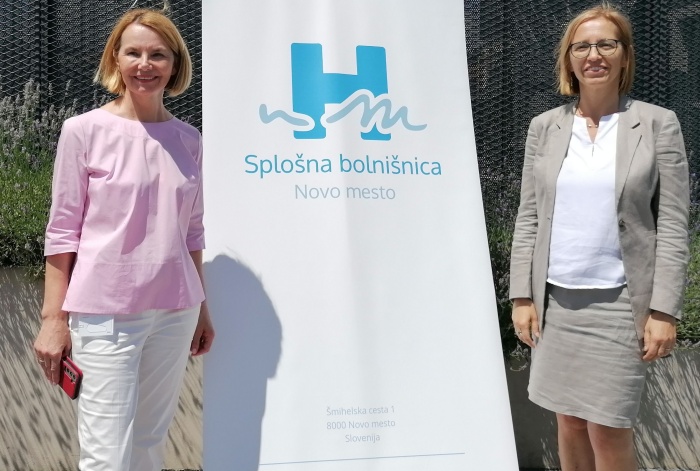 Ministrica za zdravje dr. Valentina Prevolnik Rupel (na desni) je bila pohvalnih besed o novomeški bolnišnici