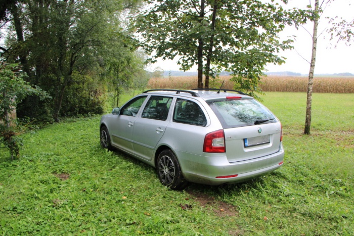 FOTO: V škodo strpal 11 Turkov in bežal pred policijo