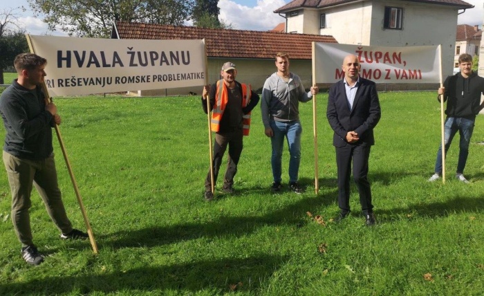 Ribničani so svojemu županu Samu Pogorelcu javno izkazali podporo, ker se na pravi način jasno in glasno bori za reševanje romske problematike.