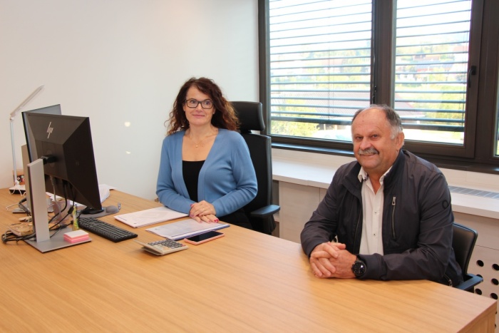 Zadovoljna župan Andrej Kastelic in direktorica občinske uprave Sonja Klemenc Križan (Foto: M. Ž.)