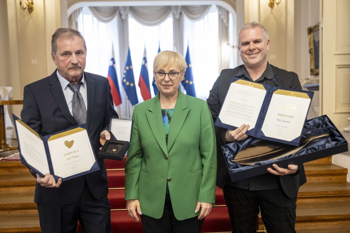 Predsednica republike podelila priznanji Mihi Deželaku in Cirilu Rotarju