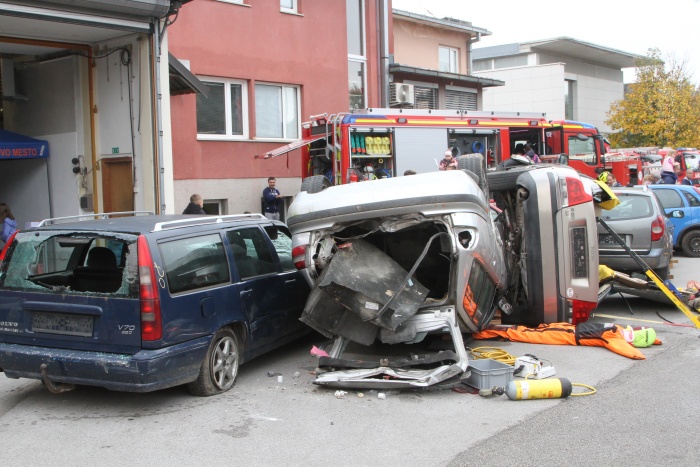 FOTO: Verižno trčenje na avtocesti