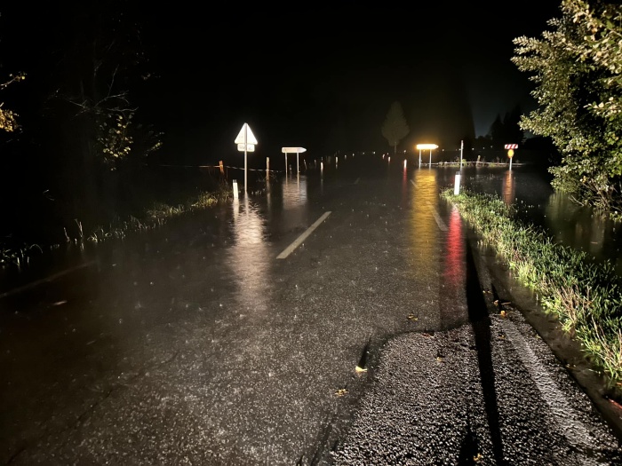 Močan dež in veter bosta na jugu države vztrajala vse do popoldneva