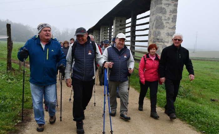 Otoški pohodniki so uživali ob slikoviti pokrajini. (Foto: Helena Murgelj) 