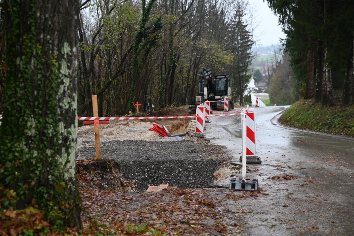 Na Senušah začeli graditi pločnike