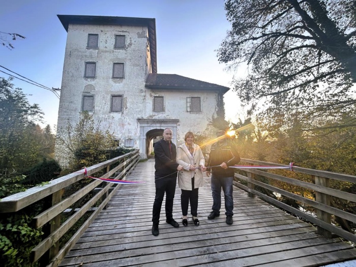 Most na gradu Gradac odprli tudi uradno