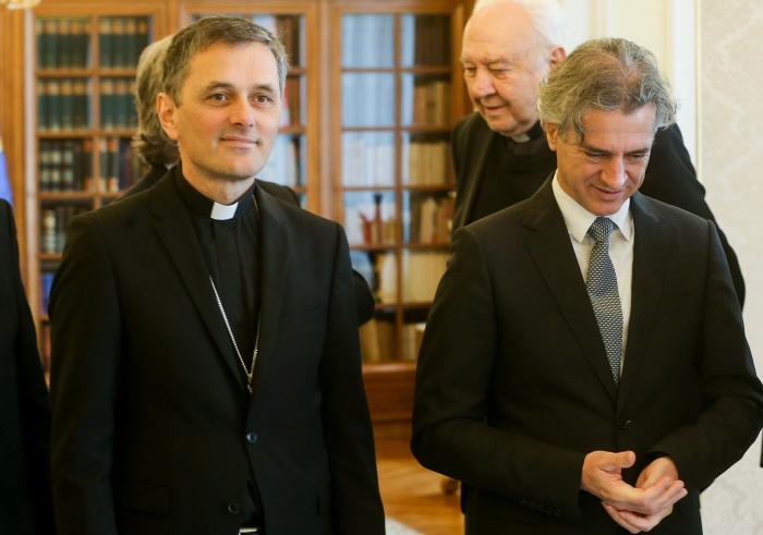 Škof Andrej Saje in premier Robert Golob (Foto: arhiv; P. Lavre)