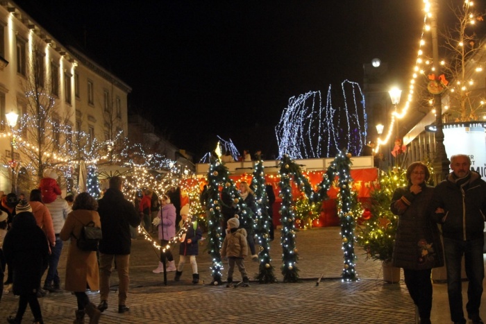 Tudi Novomeški Glavni trg vas pričakuje ... (Foto: I. V.)