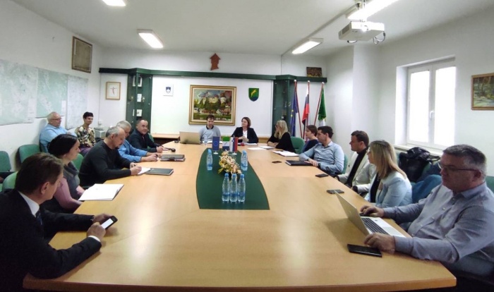 Srečanje s predstavniki občin je gostila Občina Žužemberk. (Foto: Ministrstvo za naravne vire in prostor