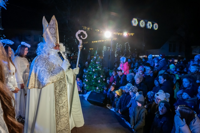 FOTO: Praznično z Miklavžem in Nino Pušlar