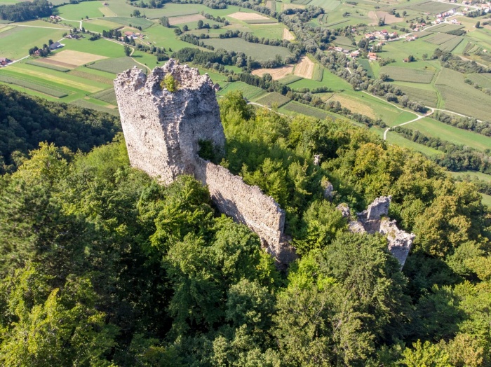 Občina odkupila večji del gradu Kunšperk