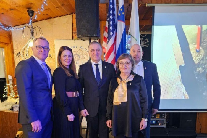 predsednik_ds_rs_marko_lotril_s_predsednikom_rotary_kluba_sevnica_dusanom_lipejem_levo_na_sliki