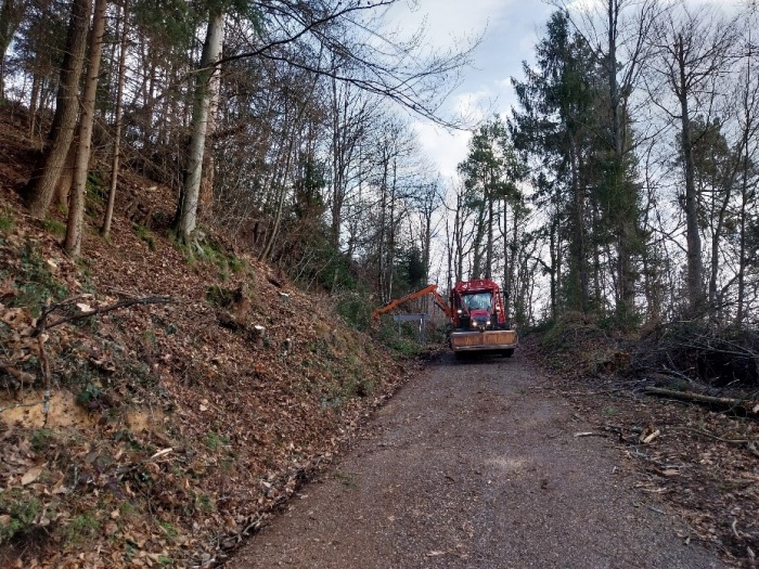  Obsekovanje na cestnem odseku Loka–Radež. (Foto: Občina Sevnica)