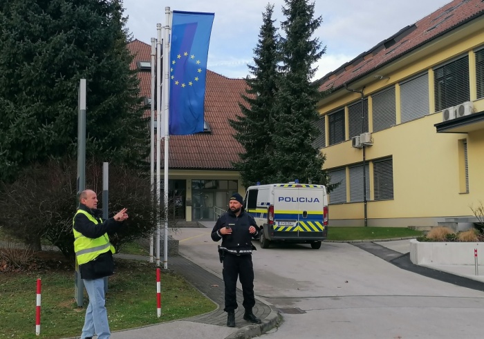 Danes pred ŠC Novo mesto (Foto: arhiv DL; L. M.)