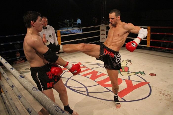 Najboljši borec večera Jan Vlasak (desno) v dvoboju s Tadejem Toplakom. (Foto: B. B.)