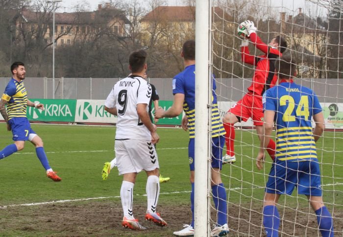 Marca so nogometaši Krke Koper doma premagali s 3:0, tokrat pa ob obali z 2:0. (Foto: I. V./arhiv DL)