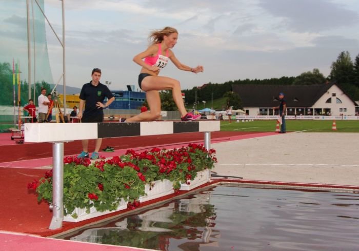 Maruša Mišmaš je v Novem mestu izboljšala svoj slovenski rekord v teku na 2000 metrov z zaprekami. (Foto: M. Ž.)