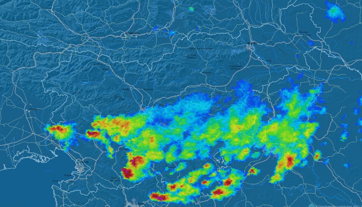 Trenutna radarska slika padavin (ob 10.30)