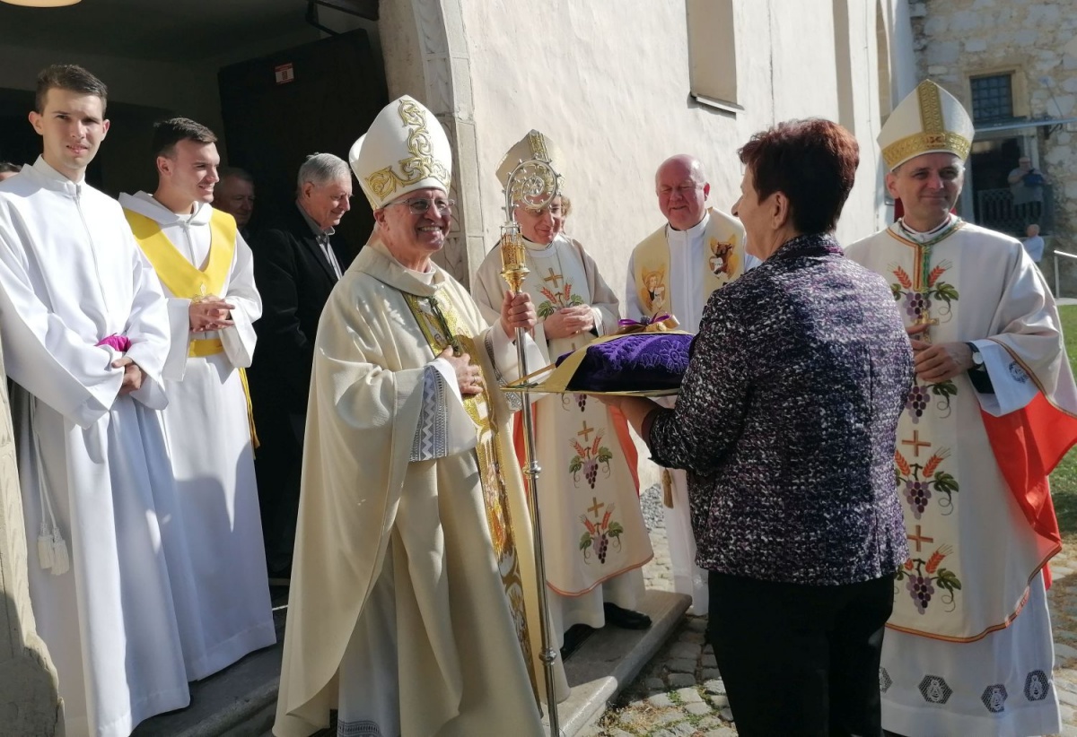 Upokojeni novomeški škof Andrej Glavan je danes z veseljem praznoval okrogel življenjski jubilej, 80 let, v krogu duhovnikov, vernikov ...