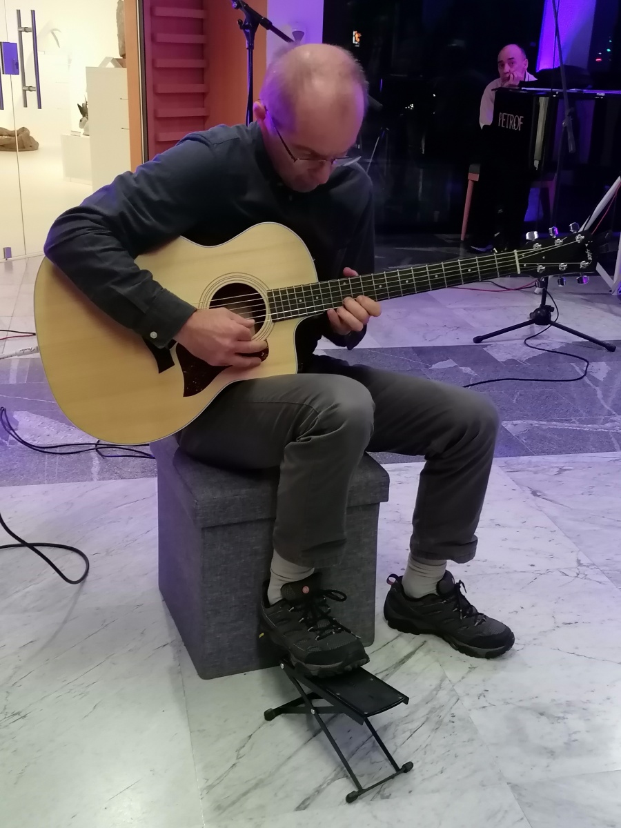 Marko Pršina na kitari