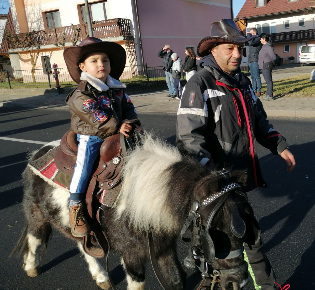 3-letni Enej je bil menda najmlajši konjenik.