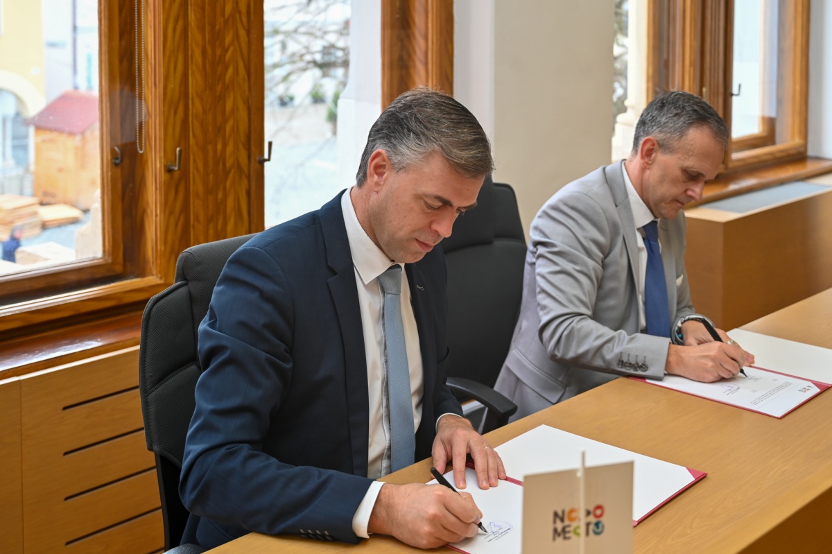 Podpis pogodbe z brežiškim KOPom (Foto: MO NM)