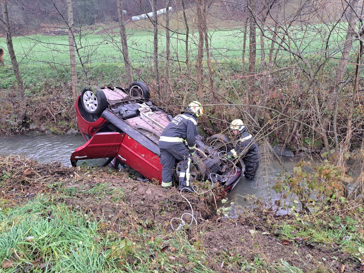 Današnja nesreča pri Lončarjevem Dolu (Foto: PGD Sevnica)