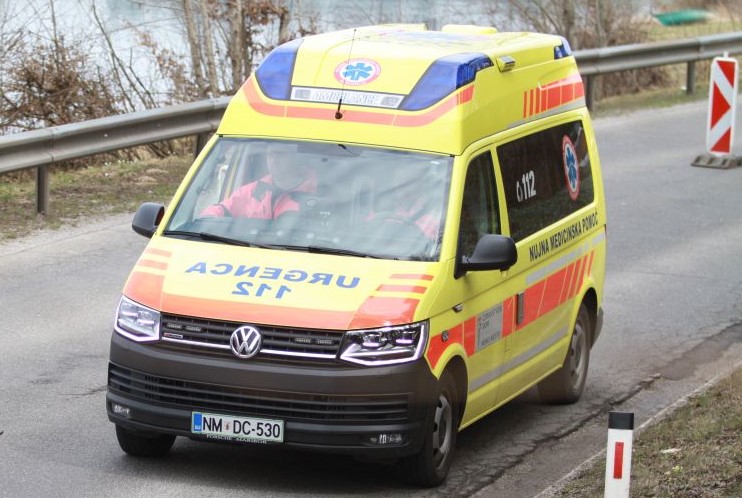 Pogrešanega mladoletnika našli na Hrvaškem; v Brezju avto trčil v otroka