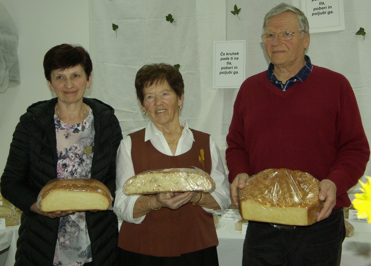 Trije od štirih, ki so za svoj kruh prejeli prav vse točke (od leve proti desni): Mari Jakše, Jožefa Tršinar in Jože Senegačnik. Manjka Marija Lamovšek.