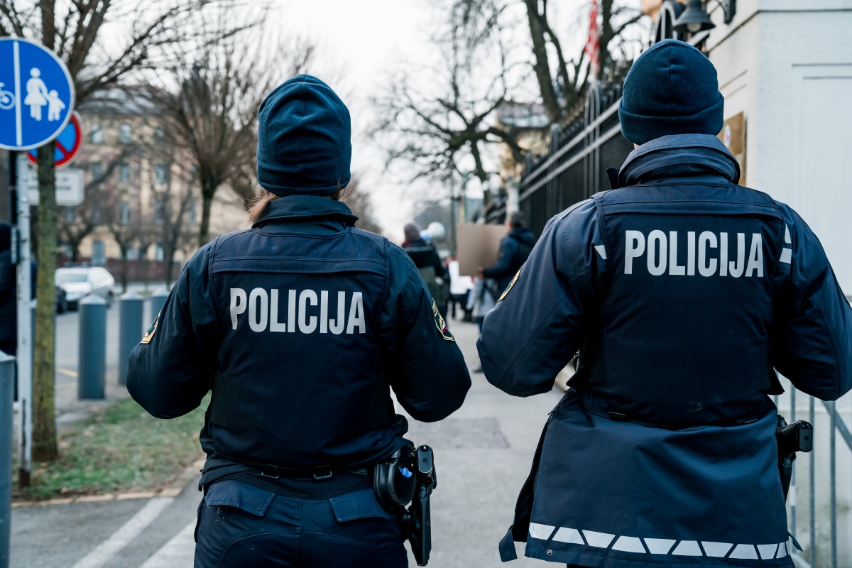 Policisti so okrepili prisotnost na sprehajalnih poteh v Novem mestu. (Simbolna slika; S. Švigelj)