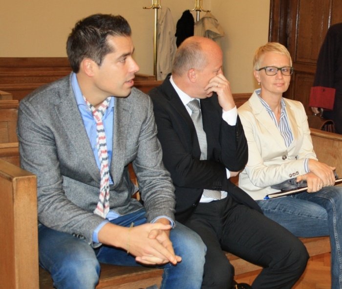 Klemen Hosta, Matjaž Albreht in Ksenja Žnideršič Planinc na eni od obravnav na novomeškem sodišču (foto: J. A., arhiv DL)