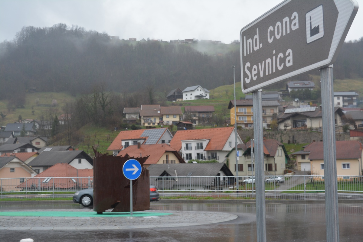 FOTO: Novo krožišče za večjo pretočnost prometa v Sevnici