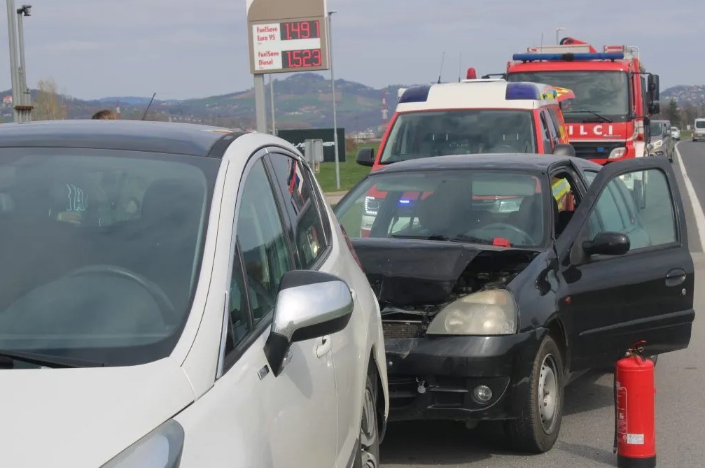 Včerajšnjo prometno nesrečo na Drnovem je zakrivila 26-letna voznica. (Foto: arhiv; PGE Krško)