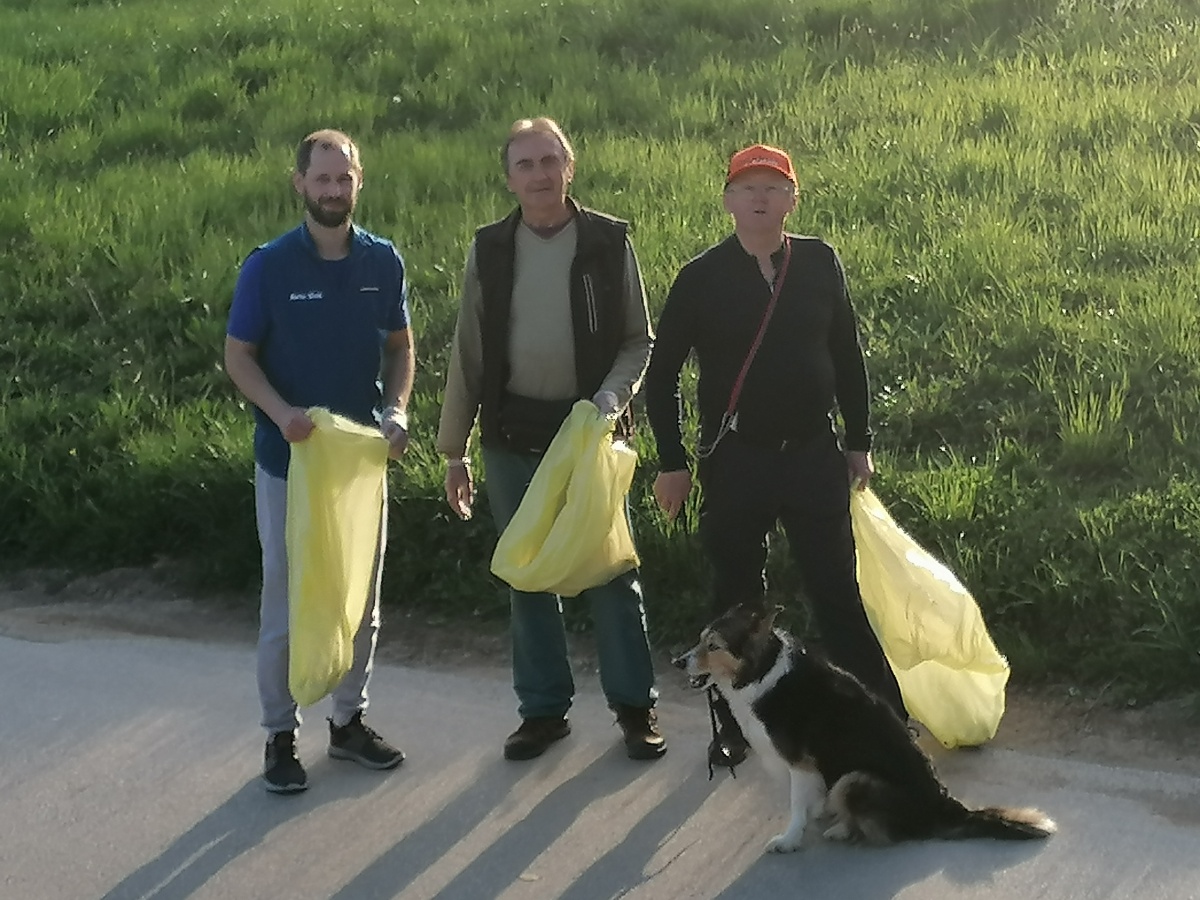 Tudi predsednik Društva vinogradnikov Šmarjeta Sandi Durič je pridno pobiral smeti v okolici Šmarjeških Toplic.