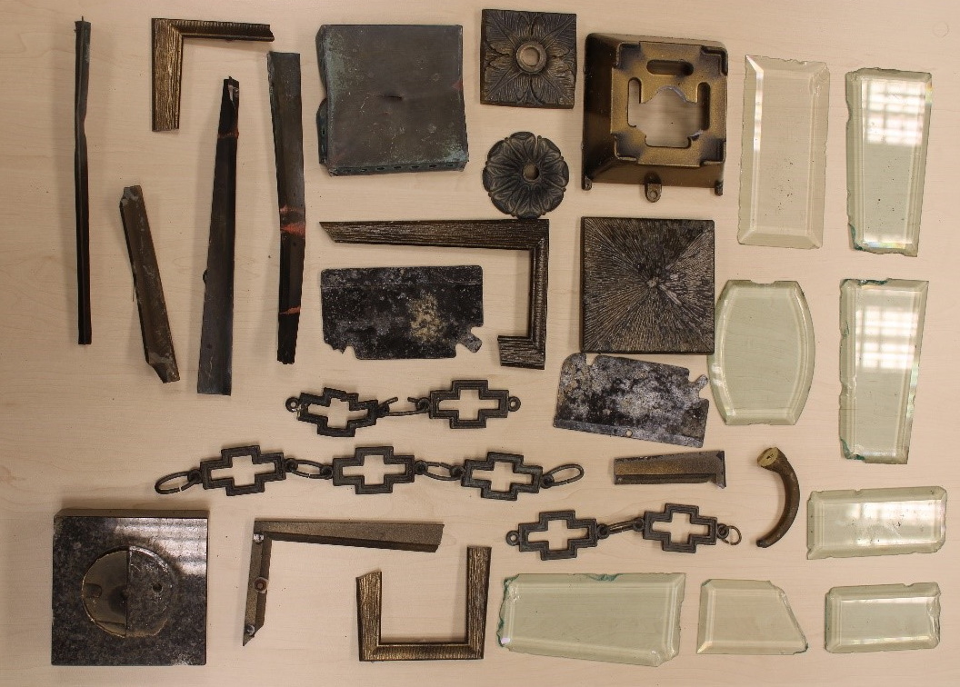 Ukradeni predmeti s pokopališča Svetica (Foto: PP Metlika)